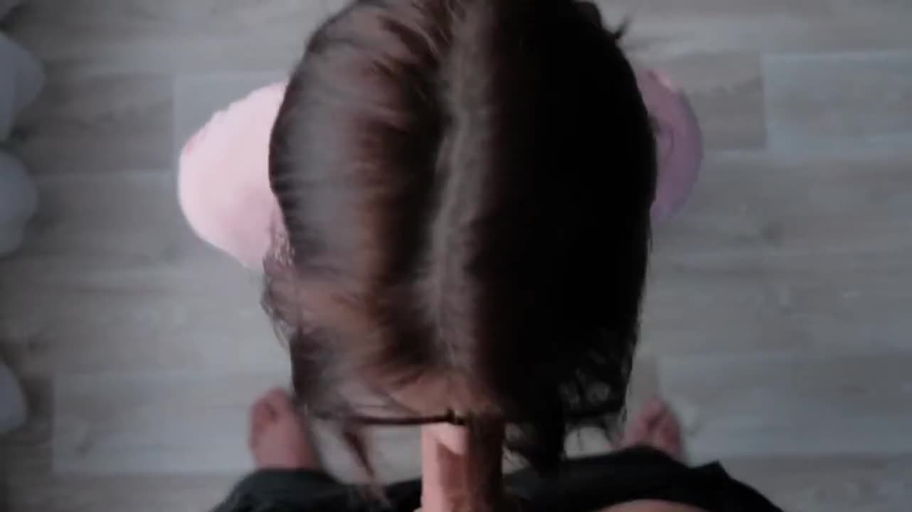 girl with glasses loves to suck dick, deep : video clip