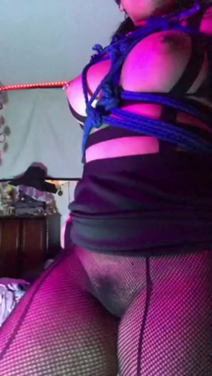 Wanna play with a hairy rope bunny?🖤🐰🧶😜 : video clip