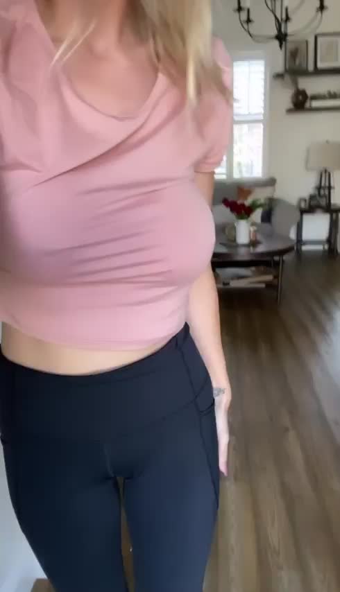 Your daily dose of a MILF.. : video clip