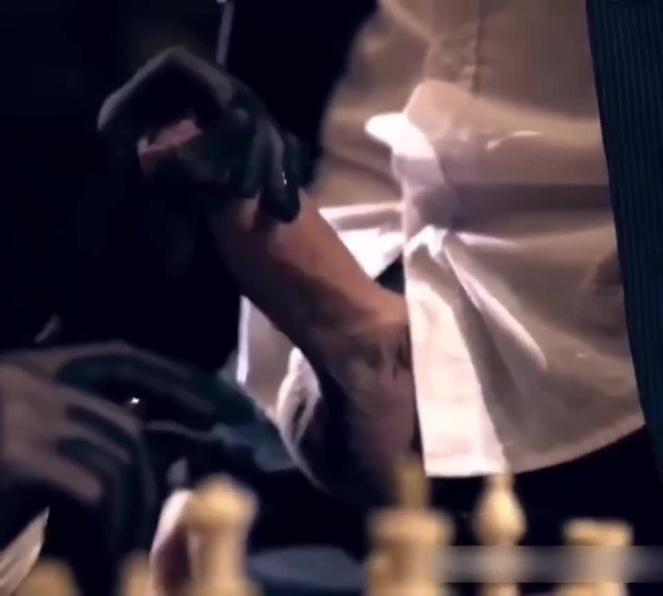 Queen's Gambit : video clip