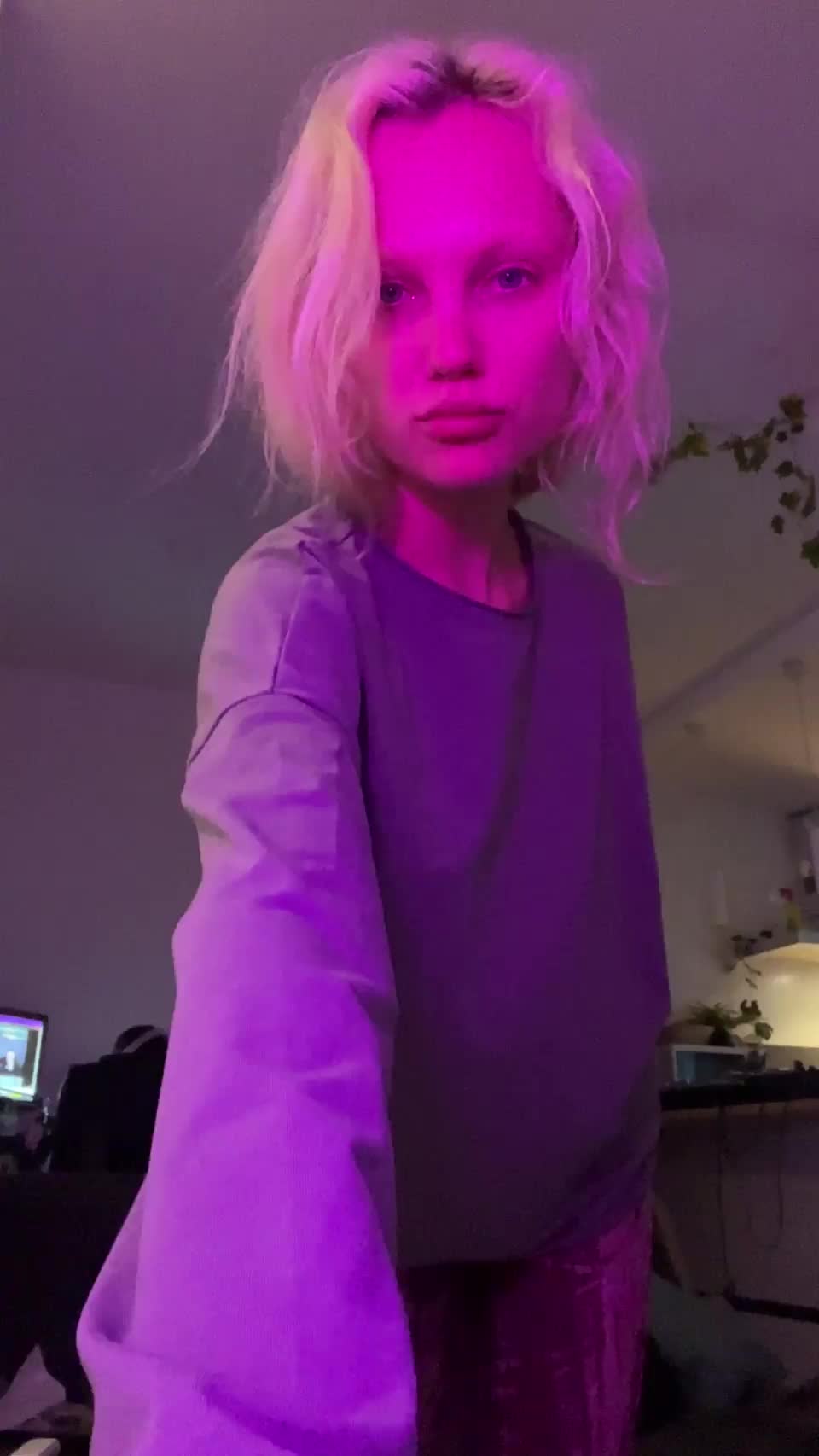 I'm turned on and really want sex🥵 : video clip