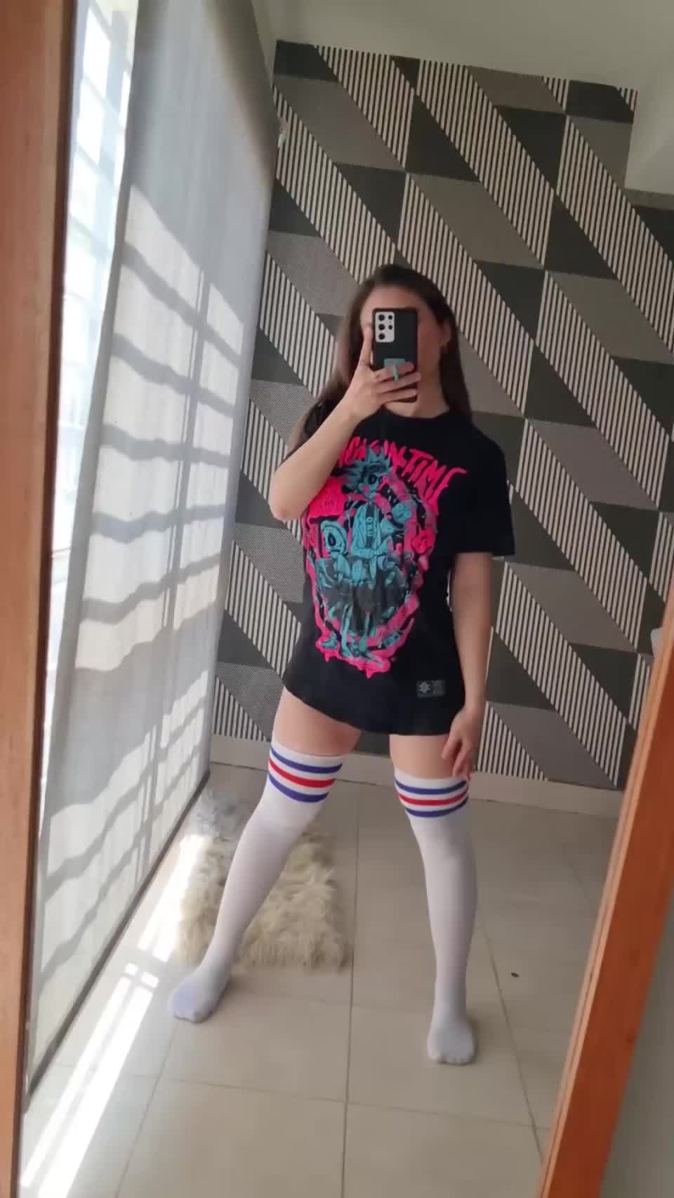My body is designed to breed : video clip