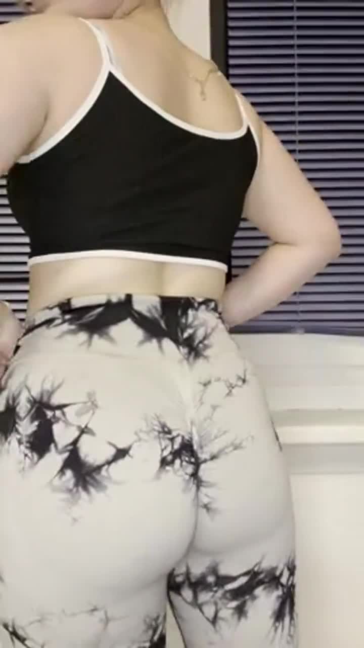 19 yo cute girl needs a Reddit Daddy 😇 : video clip