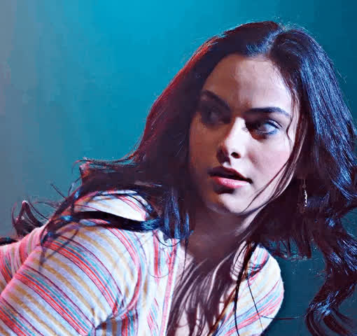 Finishing in her… [Camila Mendes] : video clip