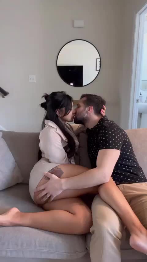 Latina meets an Italian : video clip