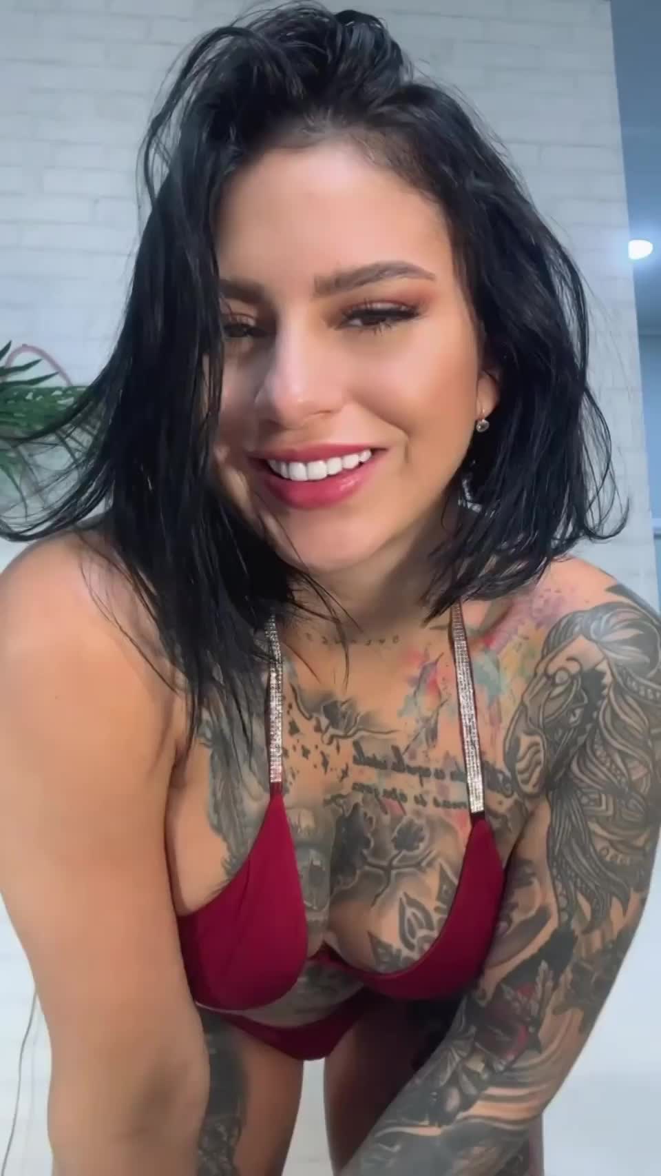 I want a man who has never been with a Mexican girl : video clip