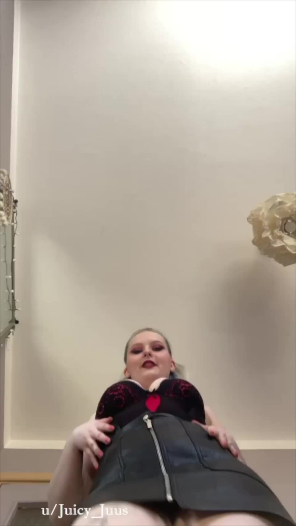no panties under my skirt : video clip