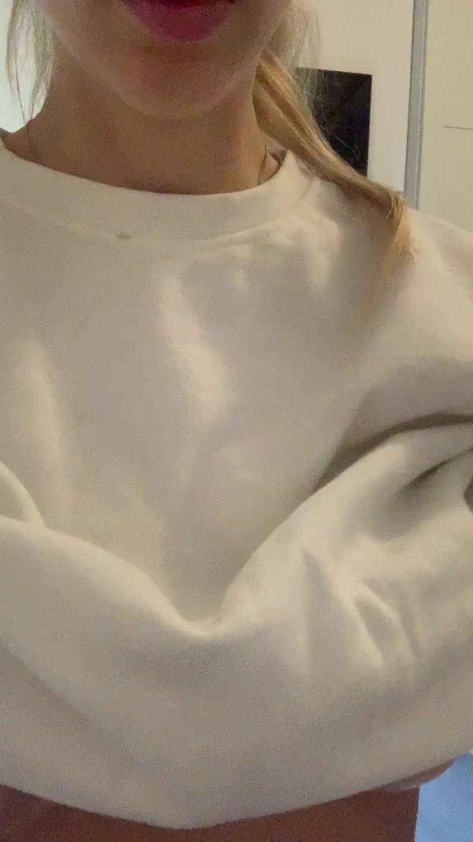 21[F] the up arrow for a surprise in your DMs! 💕 l’m One of the girls that actually send [S.napchat: 👻 elena_7nice : video clip