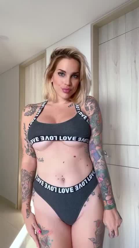 I’d love to make you cum with my body : video clip