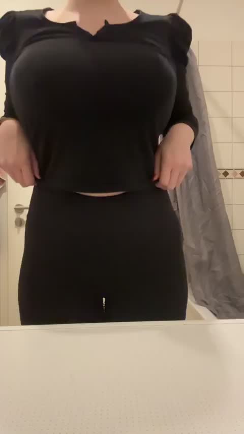 If he only knew I’m showing off for strangers on the internet : video clip