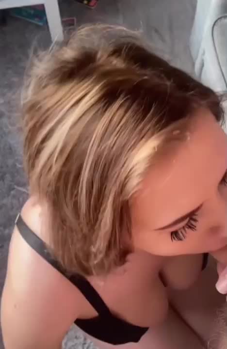 Sucking out every last bit of cum : video clip