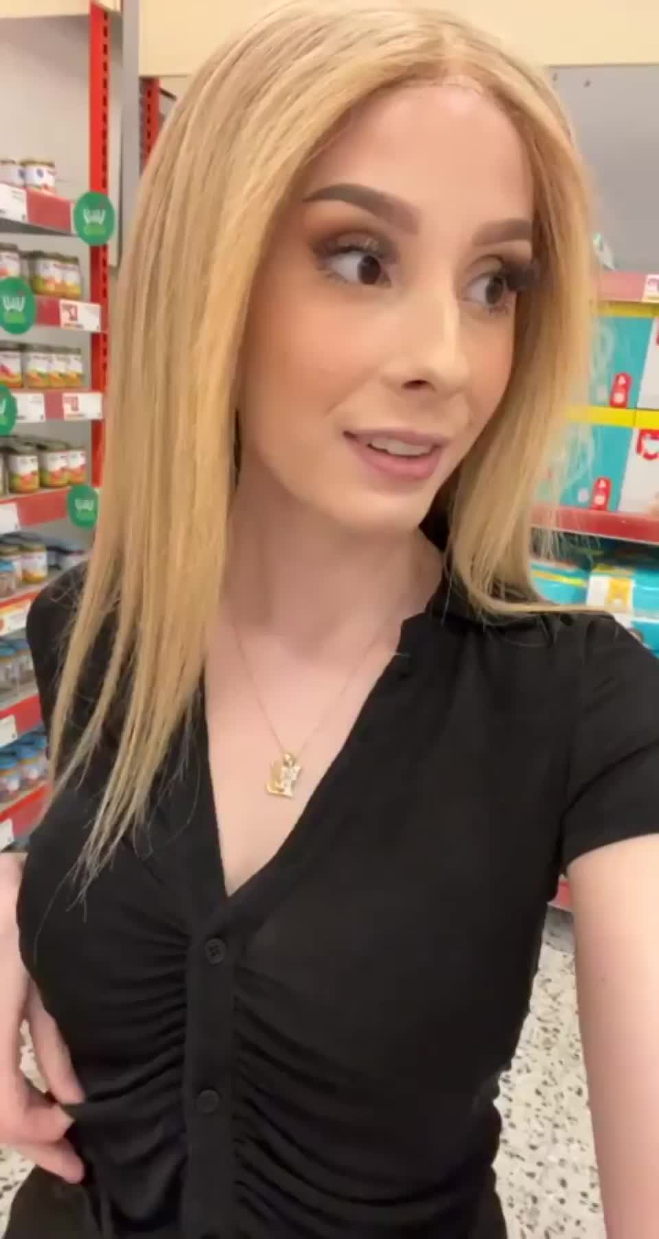 I missed going to the mall 😋💕 [gif] : video clip