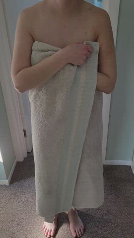 showered and ready for the day... How's your Sunday? [F] : video clip