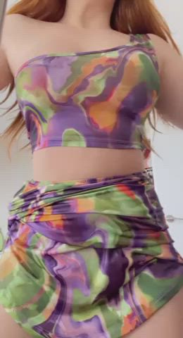 My pale and perky little ginger body is screaming to be used by an older man : video clip