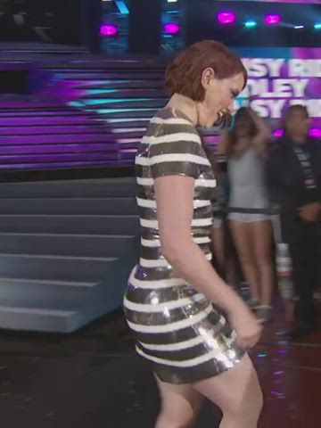 Daisy Ridley's booty, May the 4th be with you : video clip