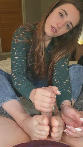I love jerking you onto my soft soles <3 : video clip