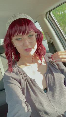 My boobs aren’t the biggest but the perfect size to take out of my top while I’m in traffic [gif] : video clip