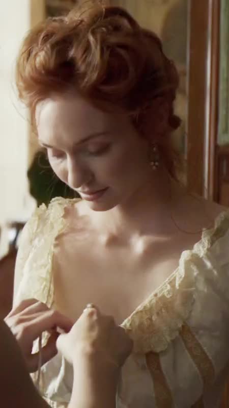 Eleanor Tomlinson : video clip