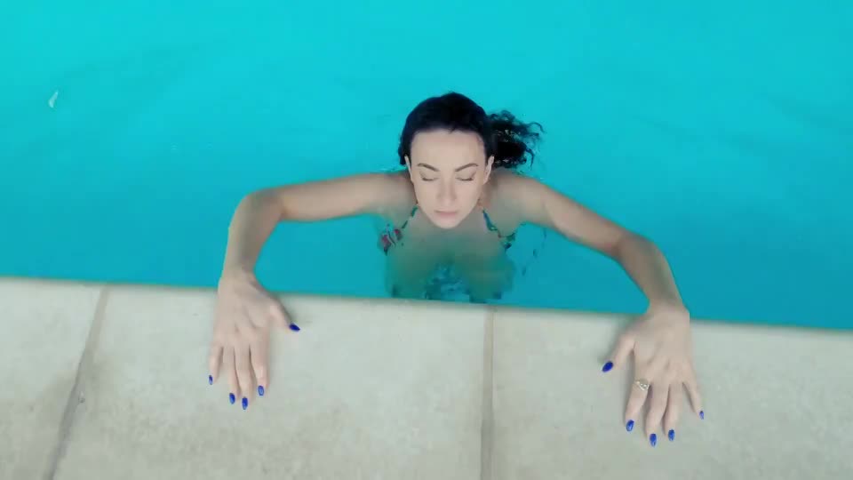 Pool Paradise : video clip