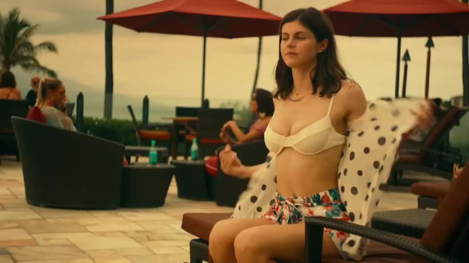Alexandra Daddario stripping to her bikini in episode 1 of The White Lotus : video clip