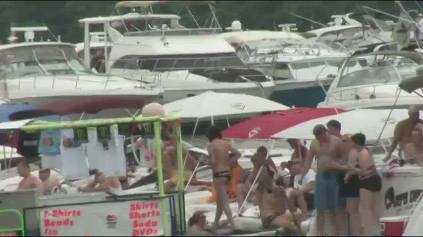 Topless at yacht public : video clip