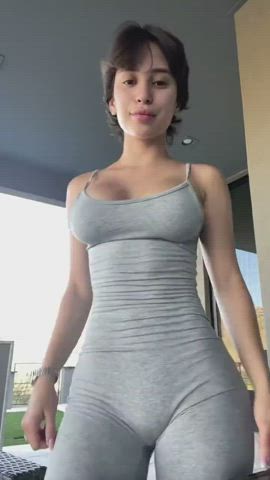 Does anybody know this latina beauty? : video clip