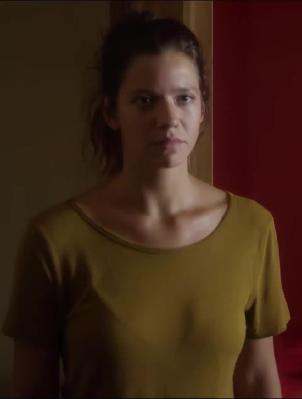 Ada Condeescu showing her big boobs in movie Geschwister (2016) : video clip
