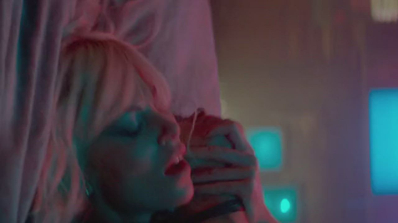 Charlize Theron and Sofia Boutella in ATOMIC BLONDE : video clip