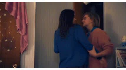 Chloe Grace Moretz lesbian scenes : video clip