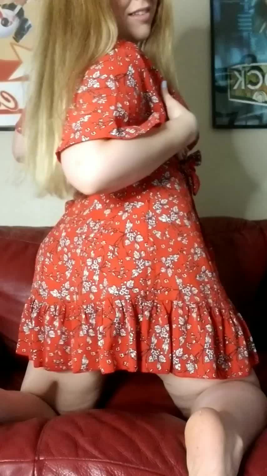 Sundresses are easier to breed in 😉 : video clip