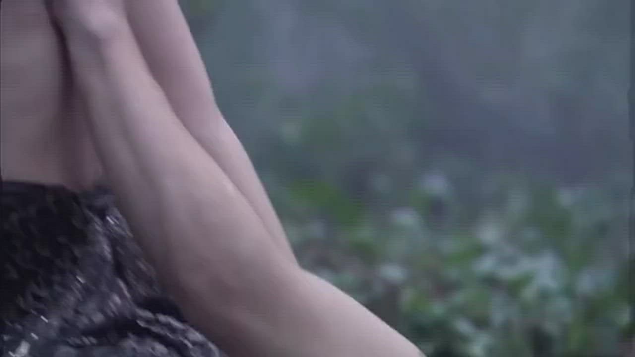 Natalie Dormer fucked in the forest : video clip