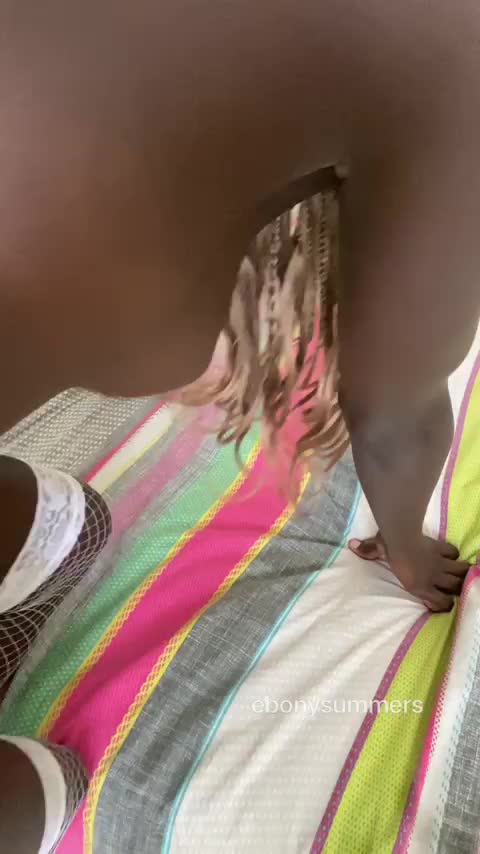 Want to taste something sweet : video clip