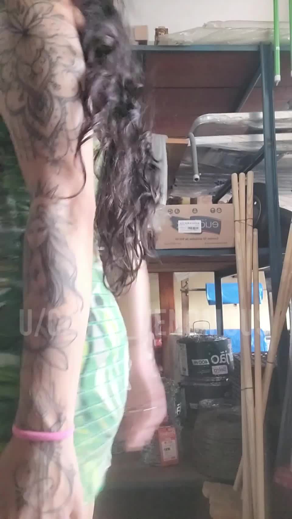 [GIF] Flashing tits, ass and pussy on the hardware store : video clip