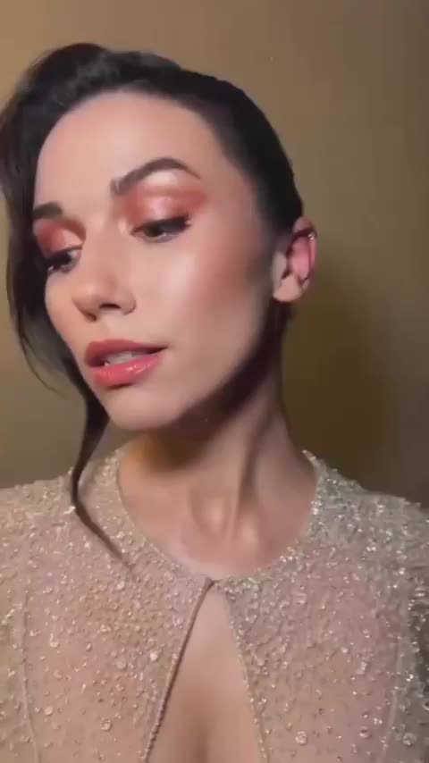 Grace Caroline Currey : video clip