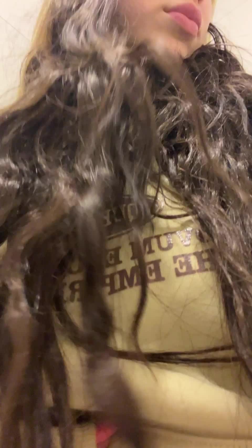i don’t think anyone caught me flashing in class : video clip