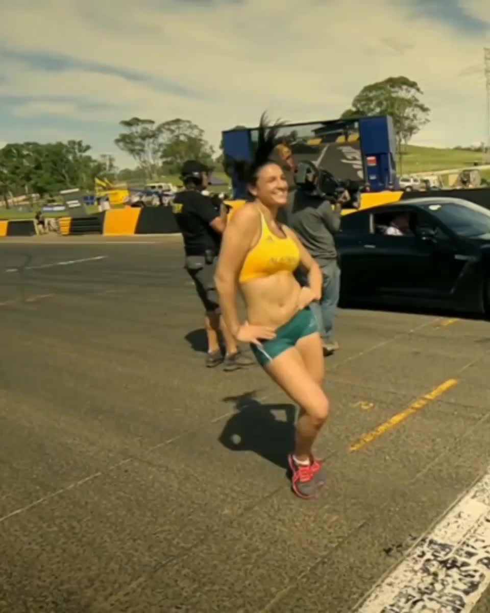 Michelle Jenneke Top Gear Festival Sydney 2014 : video clip