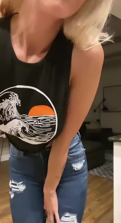My nipples get super hard when I’m horny : video clip