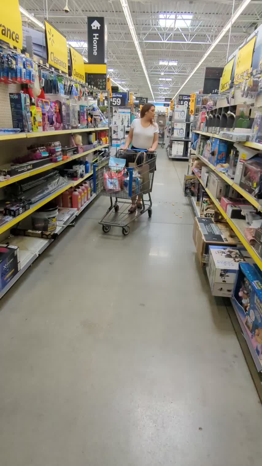 Attention all shoppers! [gif] : video clip