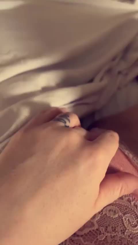 Stuck playing alone at home - Someone needs to help me. : video clip