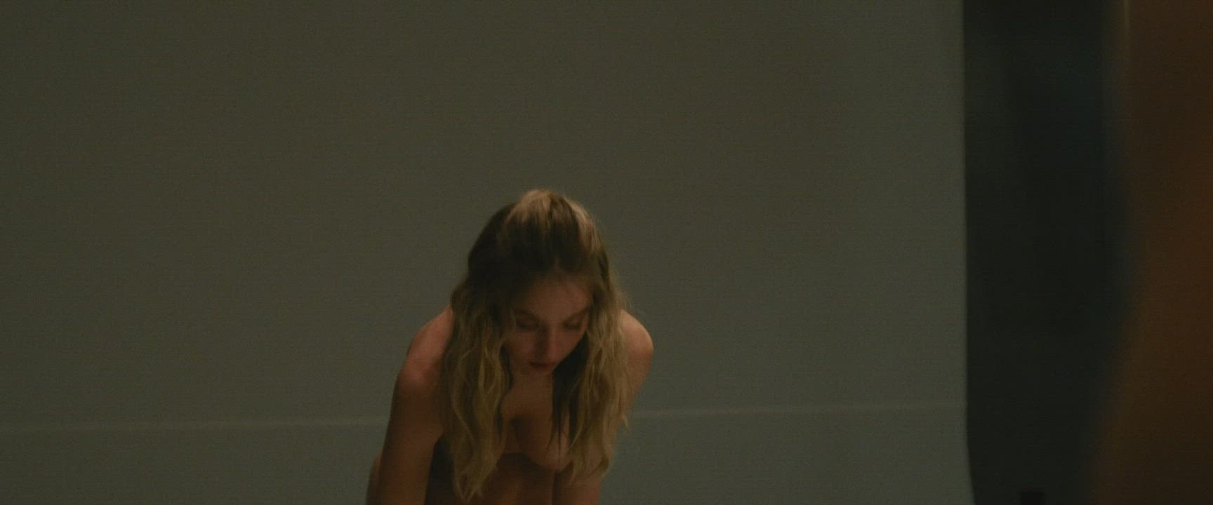Sydney Sweeney nude in her new movie : video clip