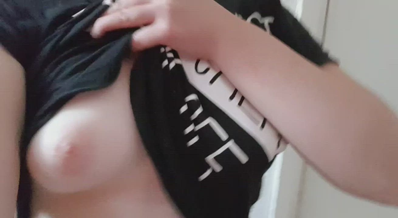 What do you think about my small tits? [oc] : video clip