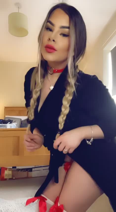 Curious, do you think I look good in red?! : video clip