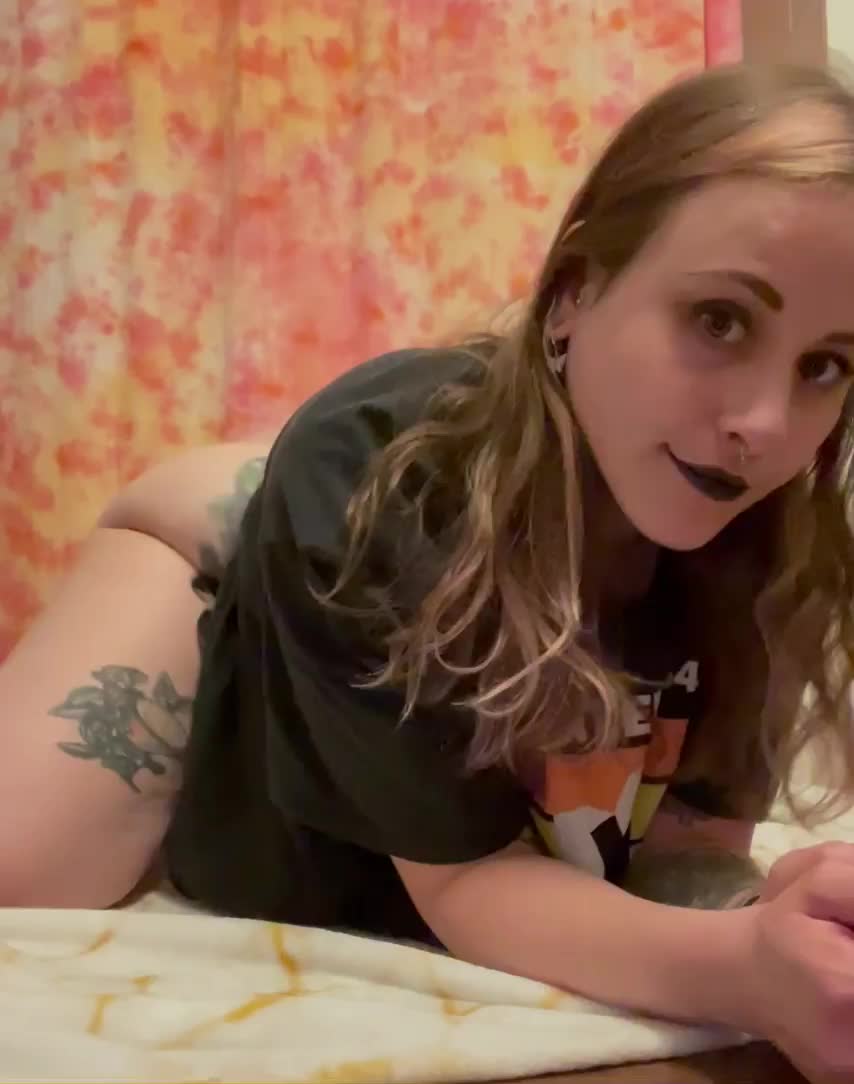 Any dads wanna try a goth girl? : video clip