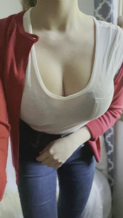 what do you think, do my natural boobs really need a bra? : video clip