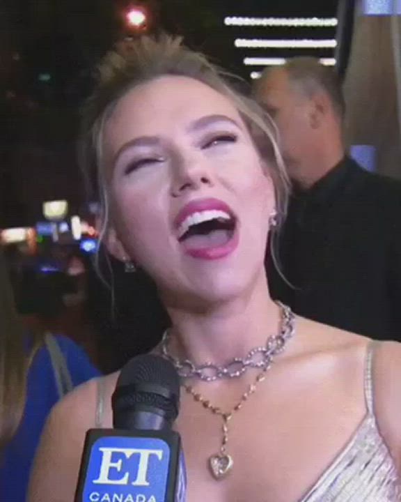 The insatiable desire to cum on Scarlett Johansson’s face : video clip