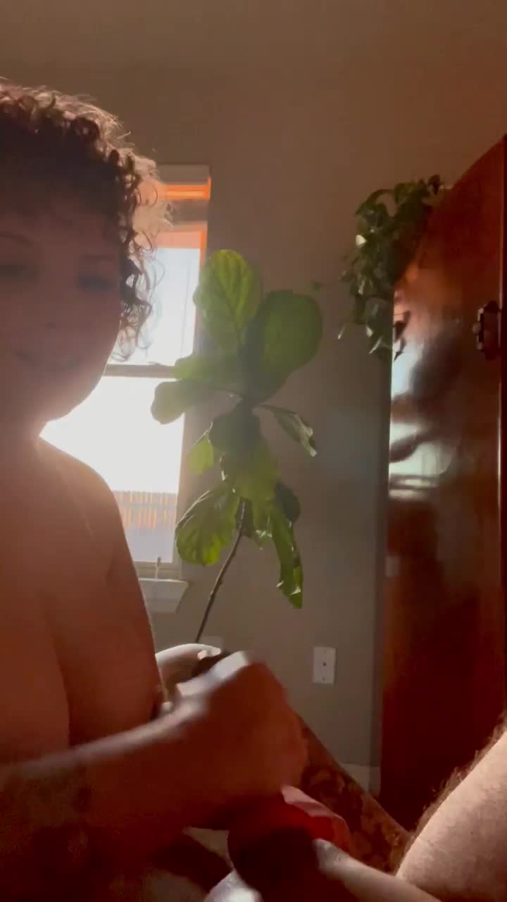 A sunset, a milf and cum! 🌅🥰💦 What could be better?!! : video clip