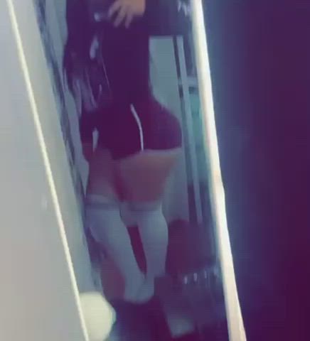 Look at the ass on this Latina teen : video clip