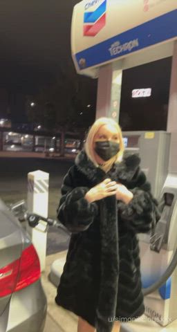 Blondie at the gas station : video clip