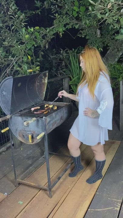 Barbecues only work for me with BIG SAUSAGES : video clip