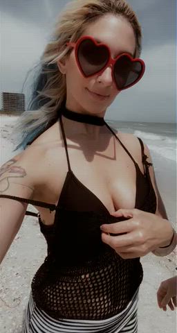 Beach boobs 😉 : video clip